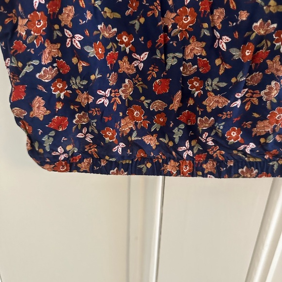 Pull & Bear cropped collared floral blouse - Picture 3 of 3